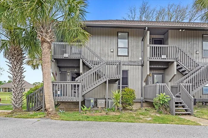 1 bed, 1.0 bath, 676 sqft, $1,300 — Photo 2