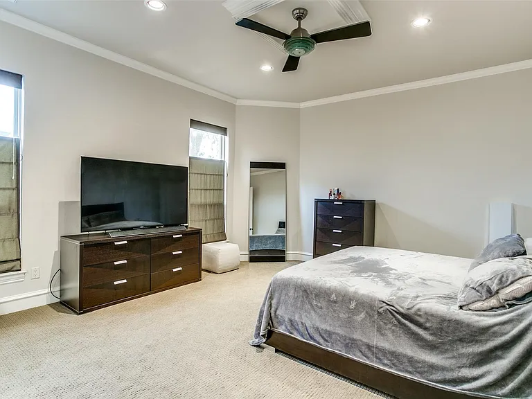 1805 Castle Ct — Photo 16