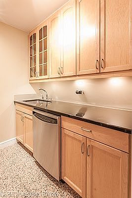 4th image of 30 W 63rd St APT 10E