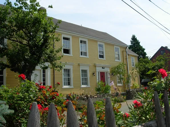 4 Goodwins Ct Unit 4, Marblehead, MA 01945