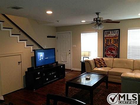 4th image of 4803A Bradford Dr