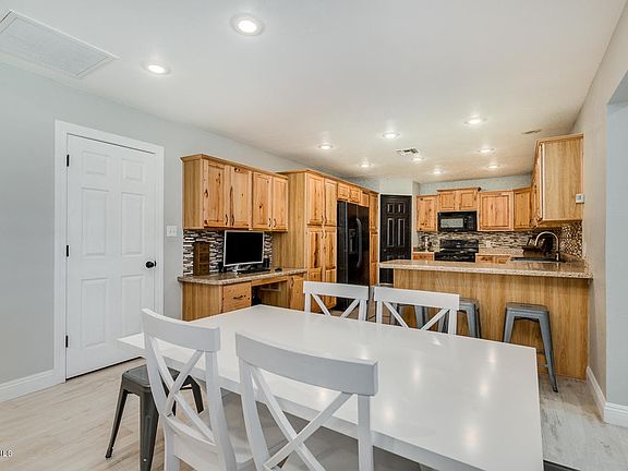 5th image of 3749 E Holmes Ave