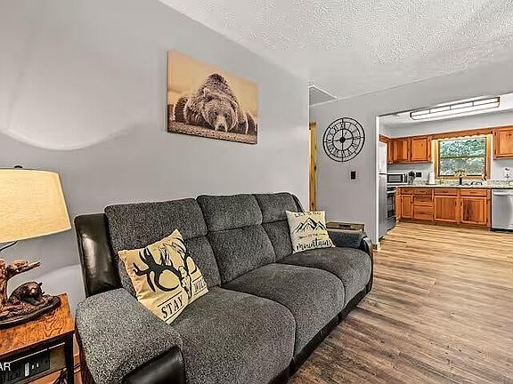 4th image of 1643 Arron Way