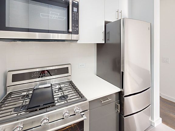 3rd image of 801 Amsterdam Ave APT 12I