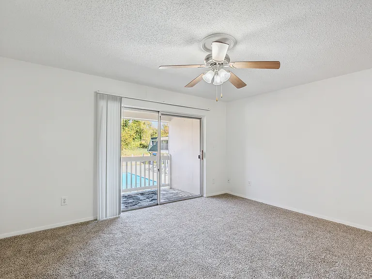 Fairway Club Apartments — Photo 23