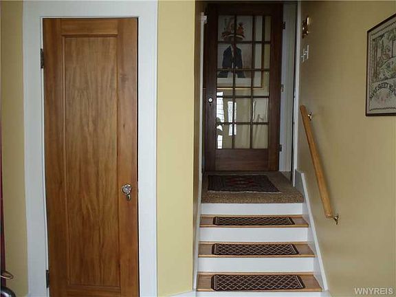 3rd image of 23 Woodcrest Blvd