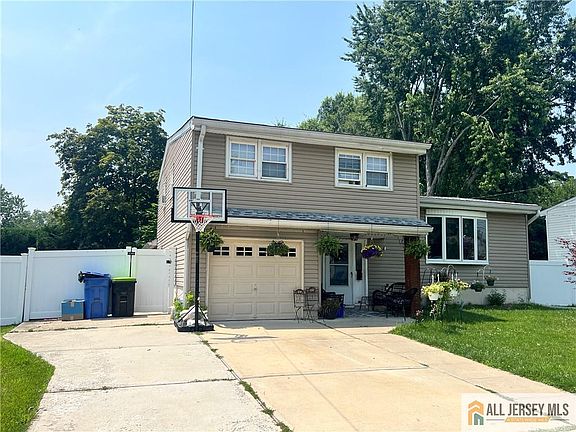2nd image of 57 Frederick Pl