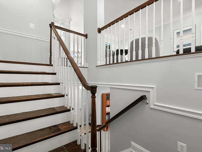 7207 Phelps Hill Ct — Photo 8