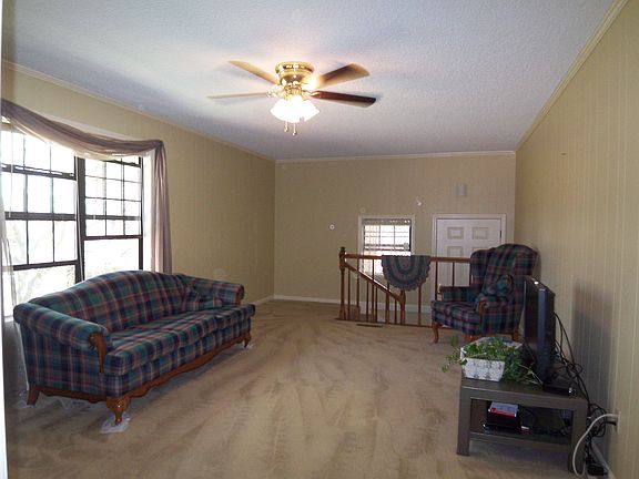 4th image of 920 Dianne Dr