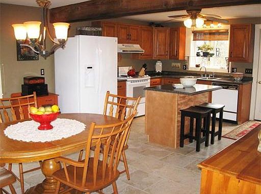 Dining room to kitchen