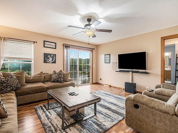5th image of 60692 Whitethorn Ln