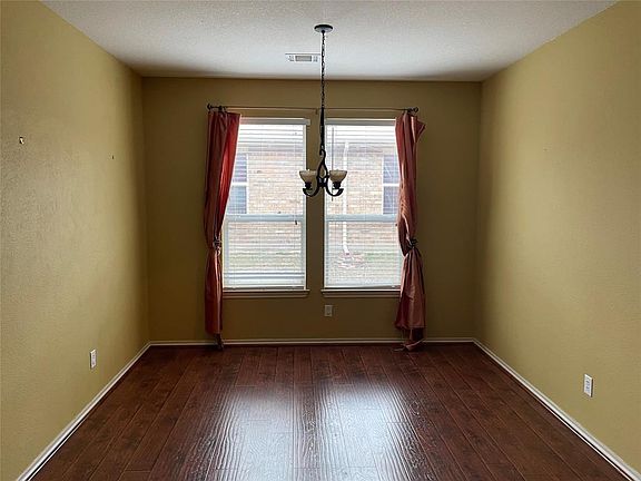 4th image of 3012 Eastwood Dr