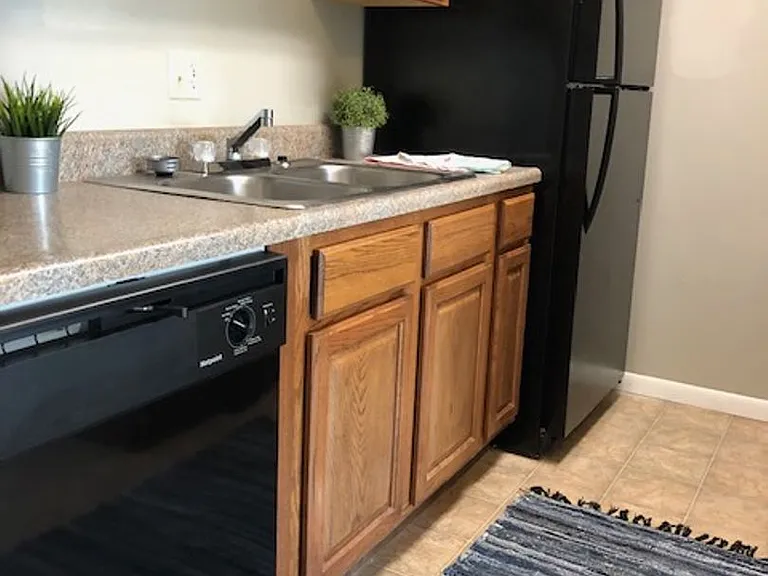 August Place Apartments — Photo 8