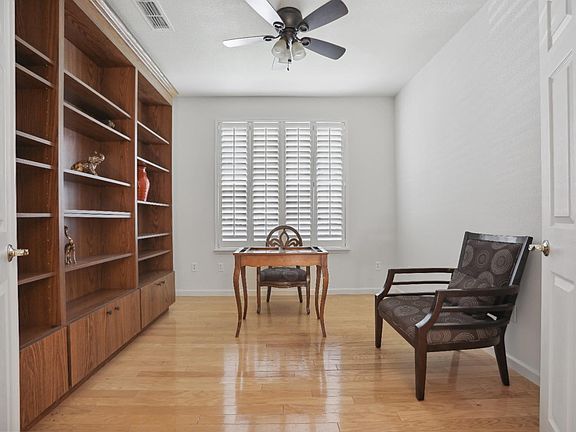 4th image of 200 Oakridge Way