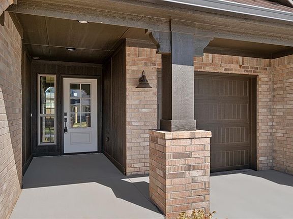 3rd image of 10517 NW 33rd Pl