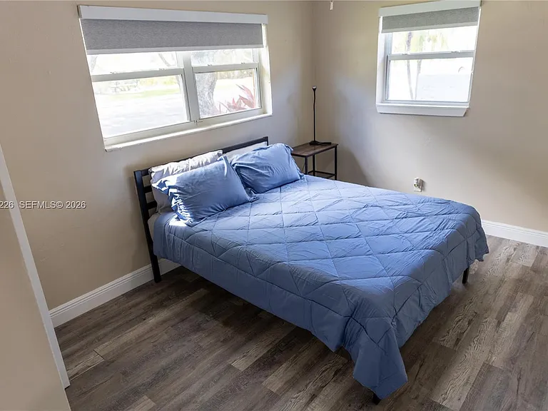 250 NW 14th Way — Photo 9