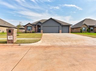 2021 W Crossbow Way, Mustang, OK 73064