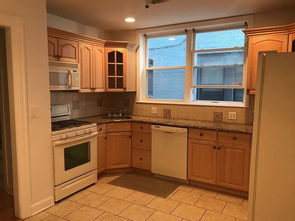1st image of 3132 34th St APT 1F