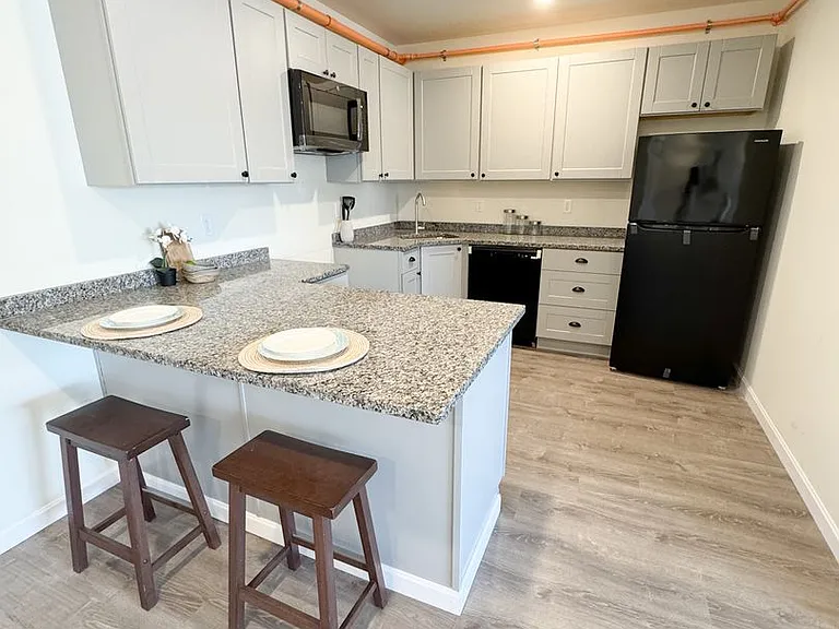 Pine Street Apartments — Photo 9