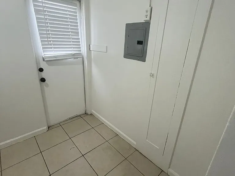 925 N Azusa Ave — Photo 6