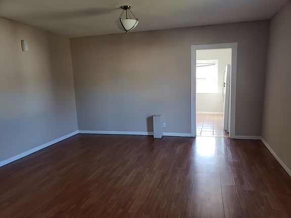 3rd image of 362 W New York St