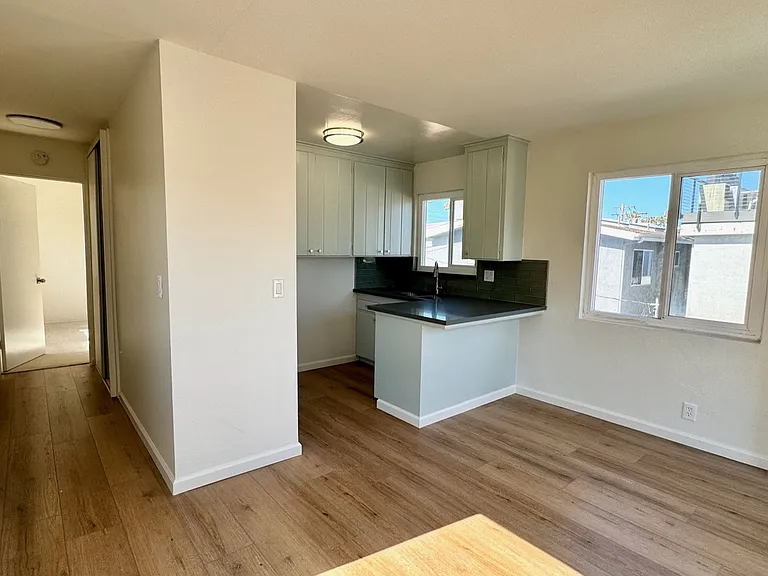 857 1/4 Missouri St — Photo 14