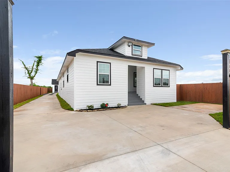 1244 Road 5705 — Photo 3