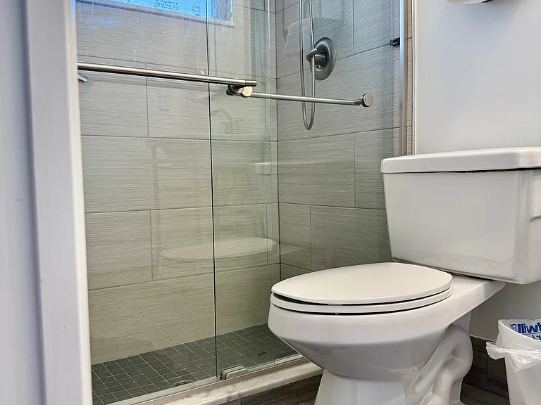 Main bath step in is 2.5 step up.