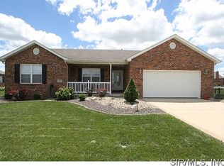 1056 Lakeview Dr, Breese, IL