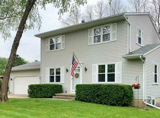 528 W 28th St, Cedar Falls, IA 50613