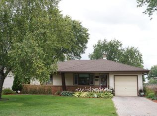 W158N8958 Charles Dr, Menomonee Falls, WI 53051