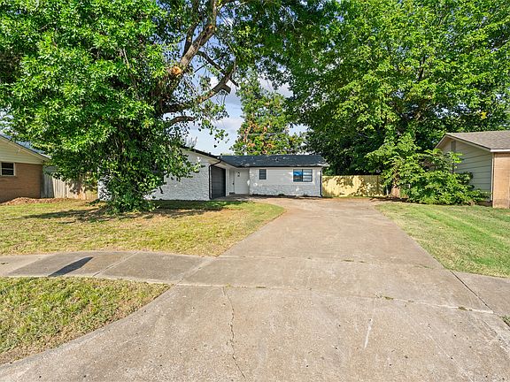 3rd image of 1017 N Hickory Pl