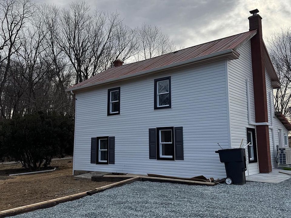 1st image of 749 Center Rd