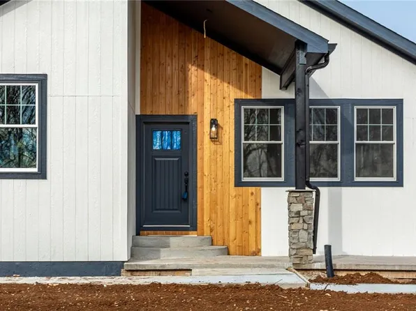 177 S Linn Valley Dr, Linn Valley, KS 66040