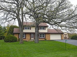 W327S6718 Fox Ct, Mukwonago, WI 53149