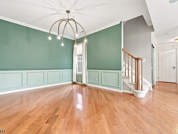 4th image of 16 Mulberry Ln