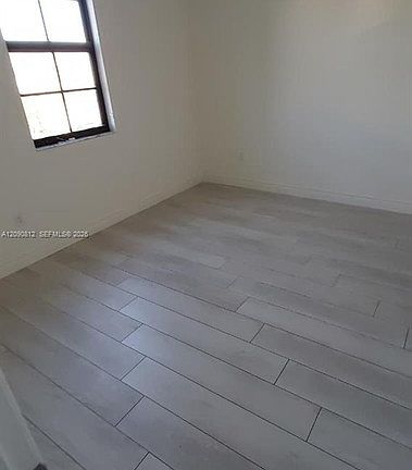 5th image of 652 NE 191st Ter #1
