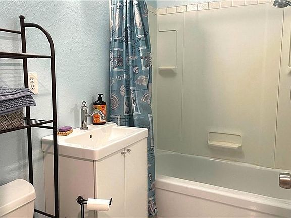 4th image of 3020 Vineland Ave APT 8