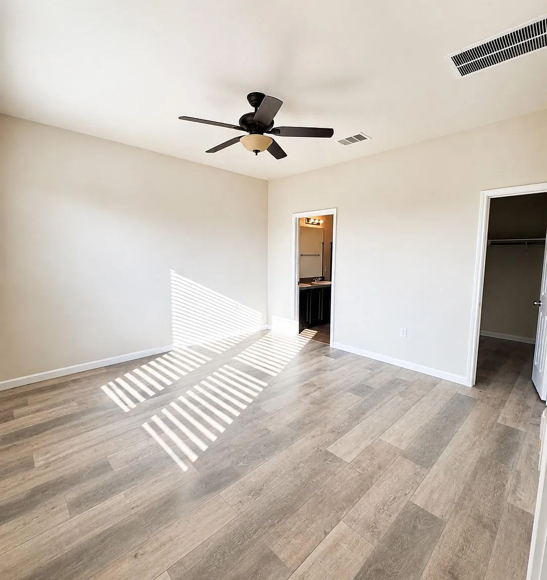 3 bed, 2.0 bath, 1670 sqft, $2,000 — Photo 4
