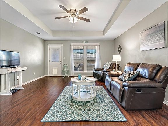 4th image of 9542 Fox Run Ct W