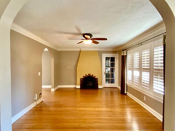 Living room with lots of natural light.