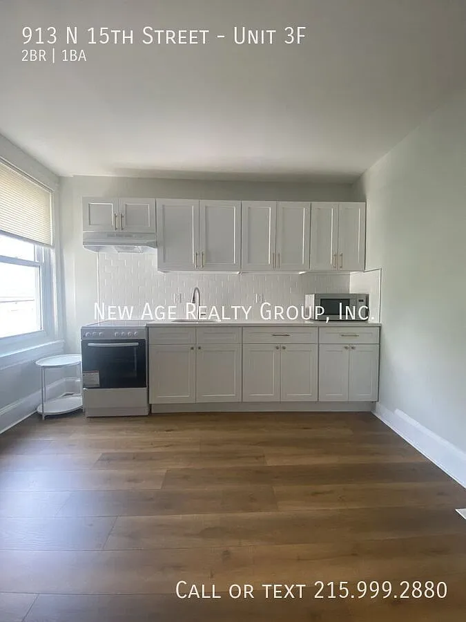 Building Photo - 913 N 15th St #3F