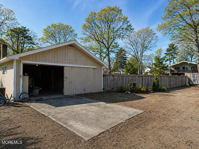437 Adamston Rd — Photo 30