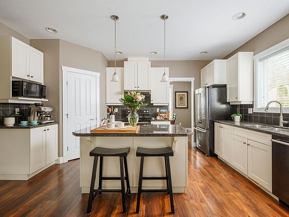 4th image of 22840 Foreman Dr