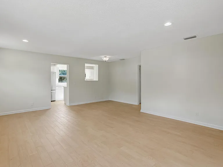 405 S 16th St — Photo 5