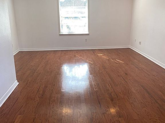 4th image of 105 Harrison Ave