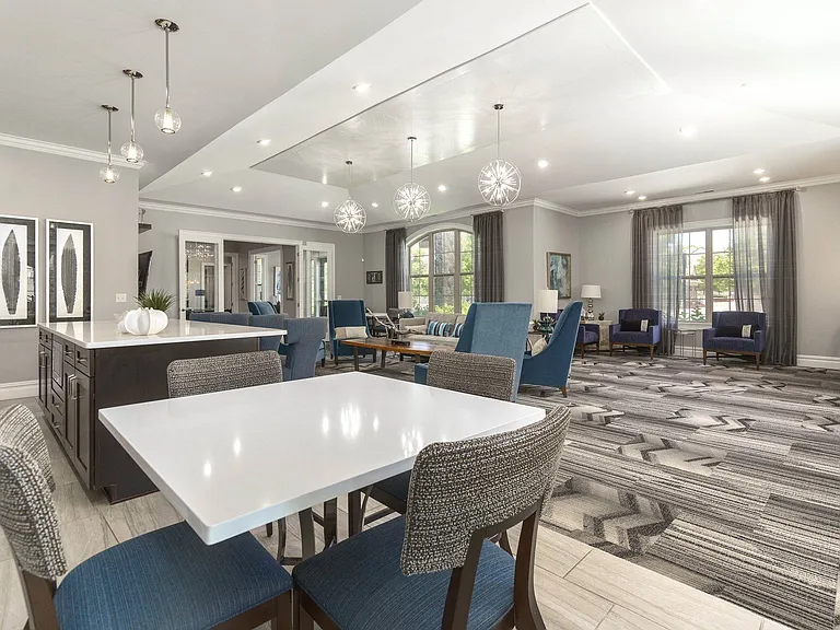 Huntley Manor — Photo 12