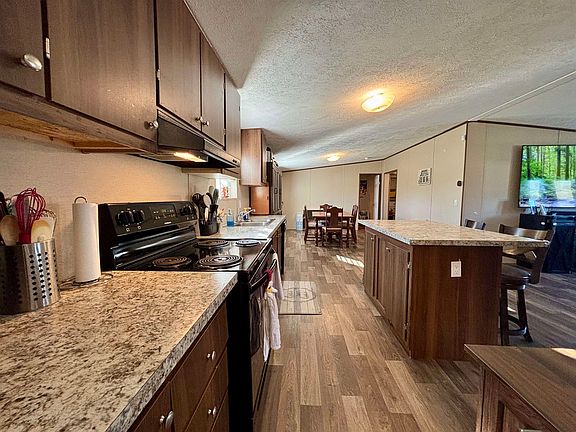 5th image of 114 Thicket Rd