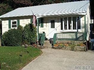 27 Somerset St, Huntington Station, NY 11746