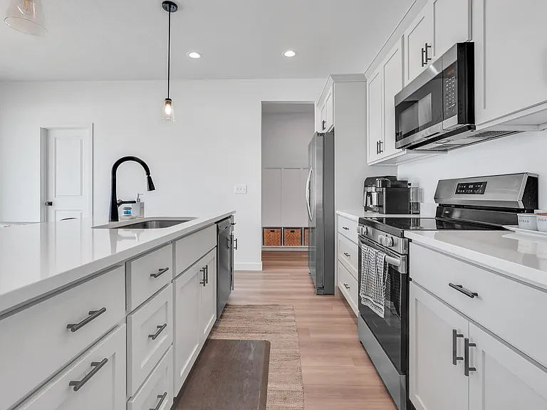 2409 E Woodbury Ln — Photo 6